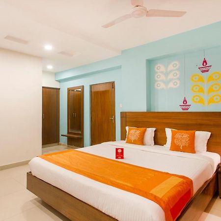 Vaccinated Staff - Oyo 11400 The Down Town Suites Haïdarabad Extérieur photo