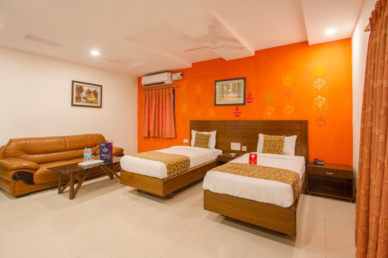 Vaccinated Staff - Oyo 11400 The Down Town Suites Haïdarabad Extérieur photo