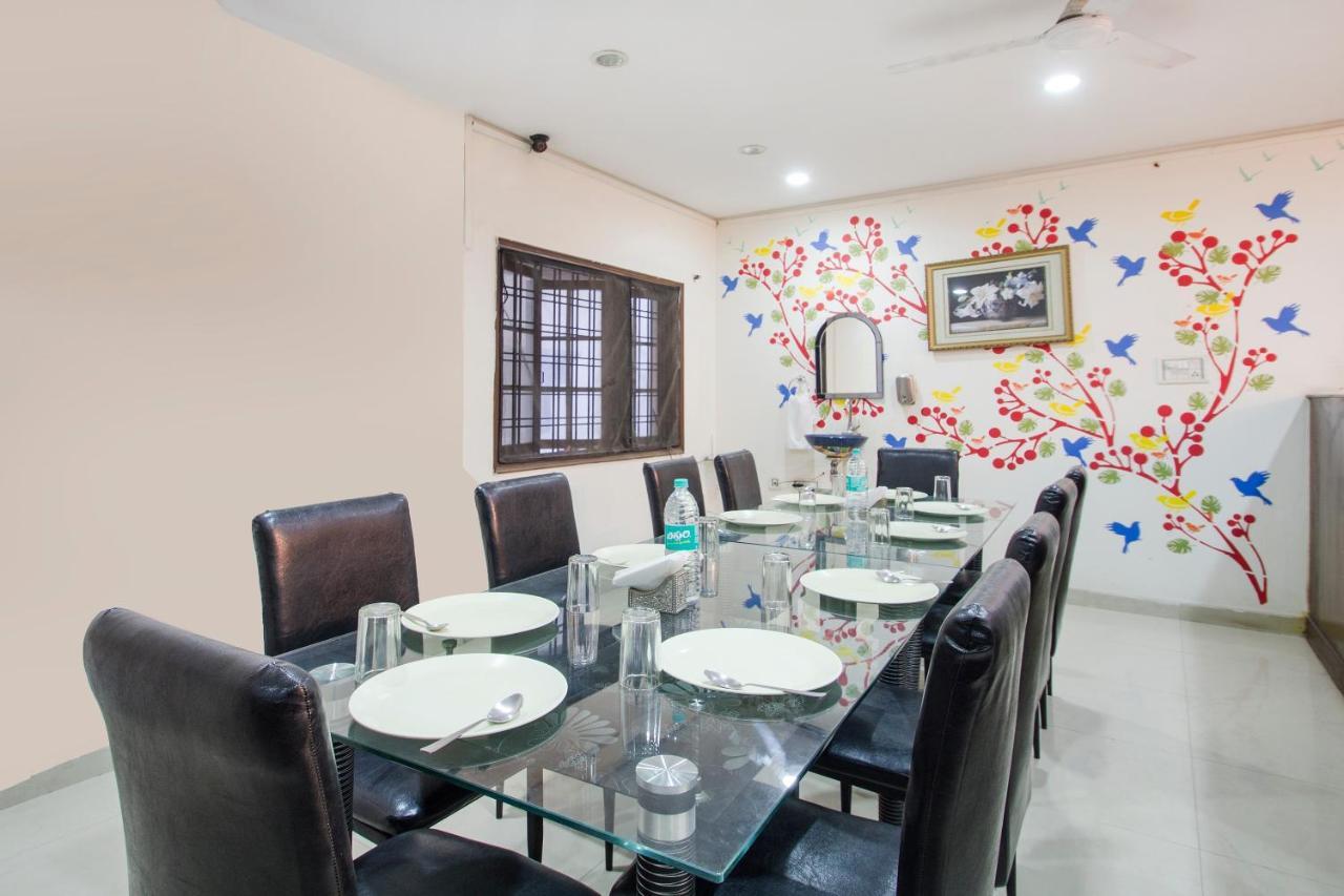 Vaccinated Staff - Oyo 11400 The Down Town Suites Haïdarabad Extérieur photo