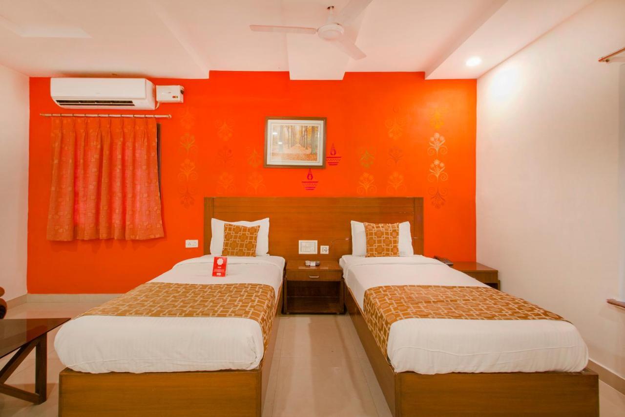 Vaccinated Staff - Oyo 11400 The Down Town Suites Haïdarabad Extérieur photo