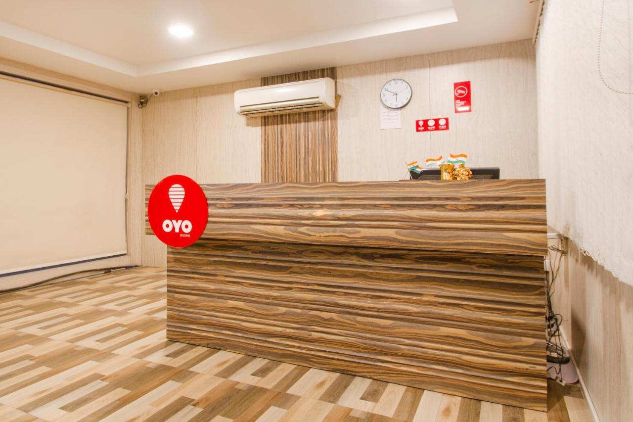 Vaccinated Staff - Oyo 11400 The Down Town Suites Haïdarabad Extérieur photo