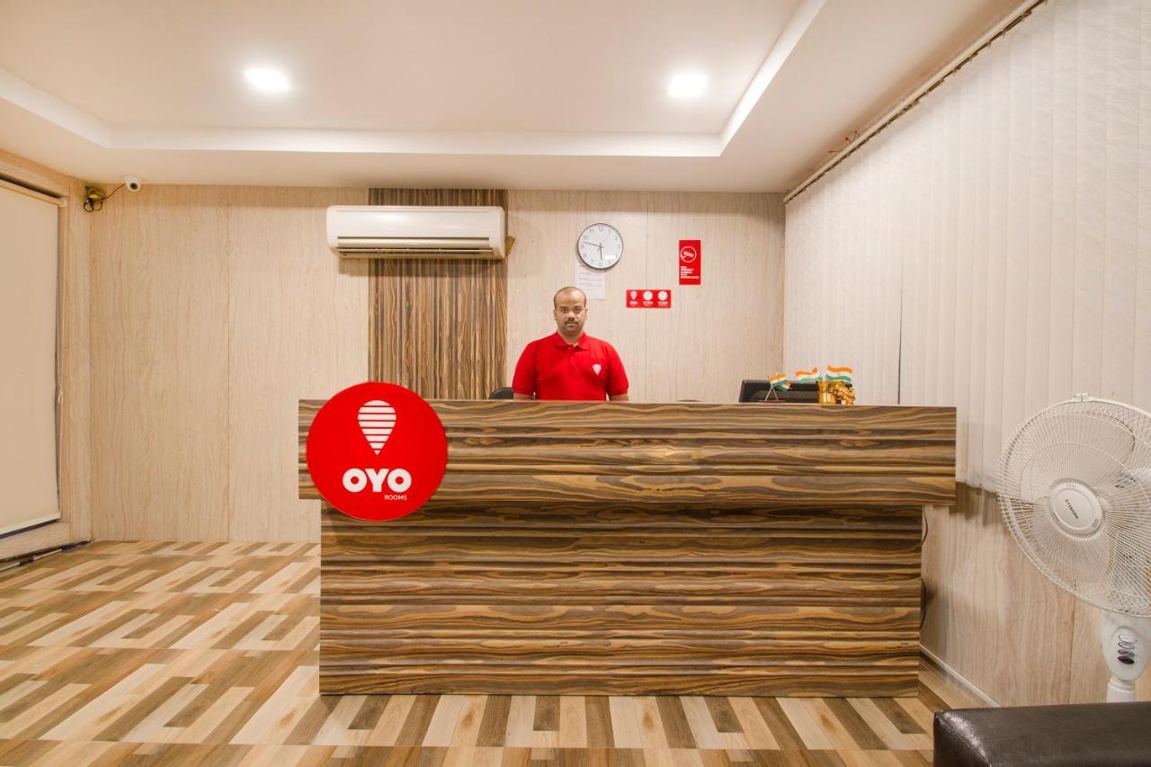 Vaccinated Staff - Oyo 11400 The Down Town Suites Haïdarabad Extérieur photo