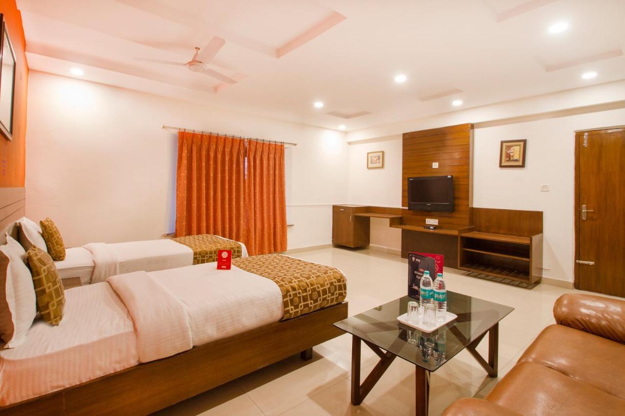 Vaccinated Staff - Oyo 11400 The Down Town Suites Haïdarabad Extérieur photo
