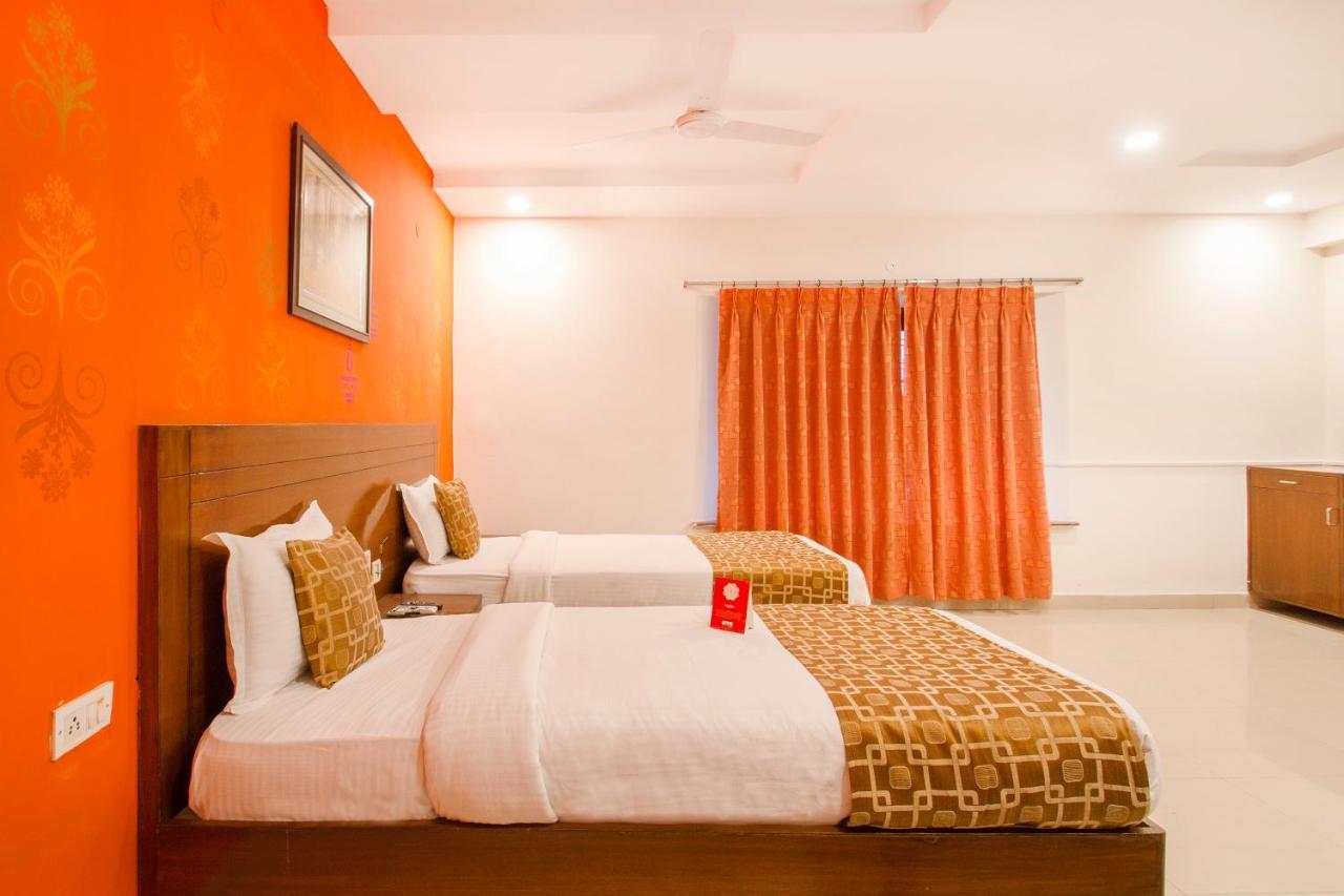 Vaccinated Staff - Oyo 11400 The Down Town Suites Haïdarabad Extérieur photo