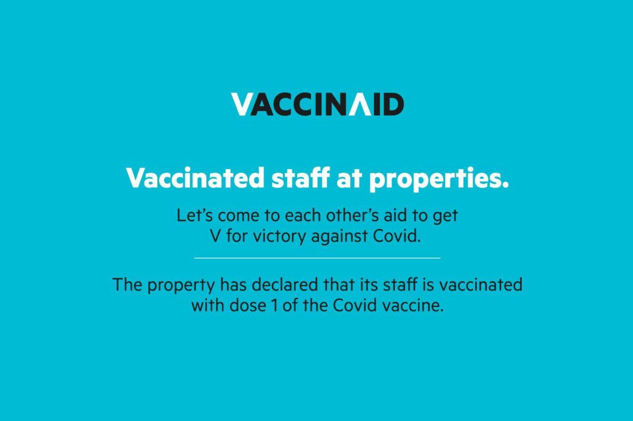 Vaccinated Staff - Oyo 11400 The Down Town Suites Haïdarabad Extérieur photo