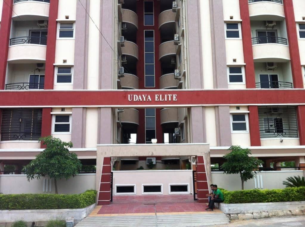 Vaccinated Staff - Oyo 11400 The Down Town Suites Haïdarabad Extérieur photo